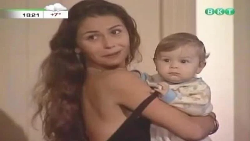 Кадры из сериала Семейные узы (2000)